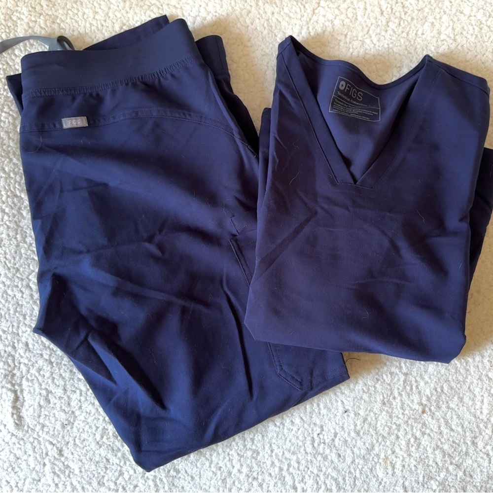 FIGS Scrub Set in Navy Blue